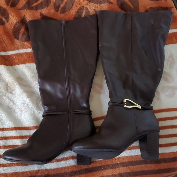 Shoes - Picture 4 of 6